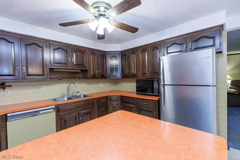Kitchen - 43254 Dellefield Rd, Elyria, OH 44035 photo 3 of 3