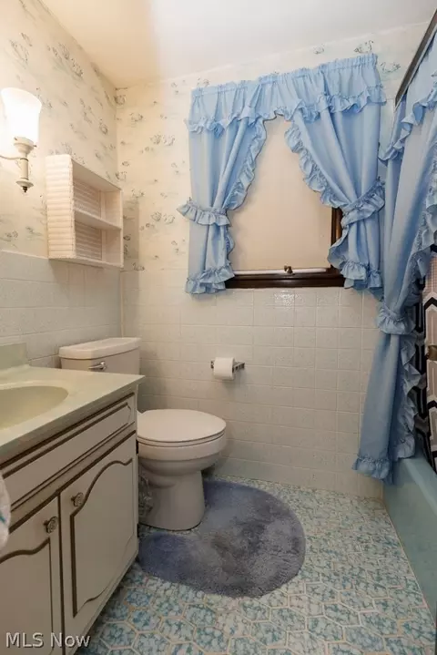 Bath - 43254 Dellefield Rd, Elyria, OH 44035 photo 4 of 4
