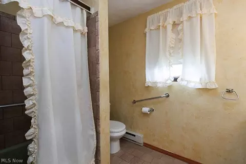 Bath - 43254 Dellefield Rd, Elyria, OH 44035 photo 2 of 4