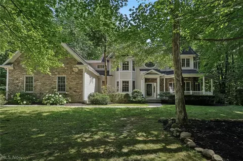 10685 Robert Ln, Chagrin Falls, OH 44023
