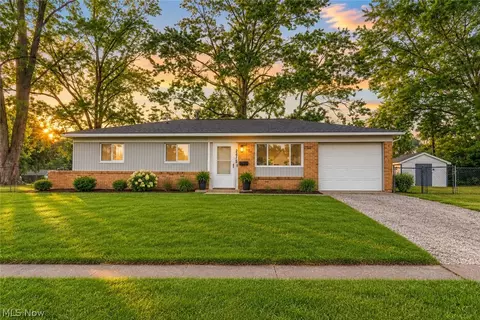 2415 Regentview St NE, Canton, OH 44705