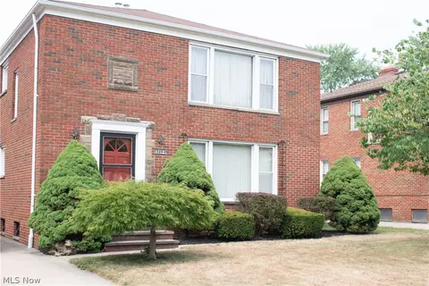 5589 Mayfield Rd, Lyndhurst, OH 44124