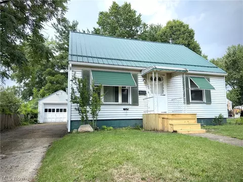 1049 Mckinley St NE, Warren, OH 44483