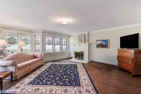 Living - 34 Orchard Rd, Wheeling, WV 26003 photo 2 of 3