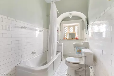 Bath - 34 Orchard Rd, Wheeling, WV 26003 photo 3 of 4