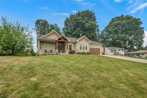364 31st St SW, Barberton, OH 44203