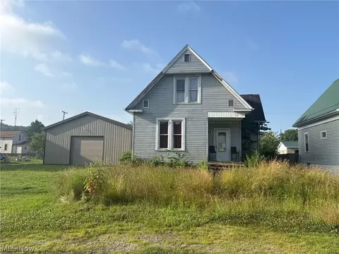 420 W 4th St, Uhrichsville, OH 44683