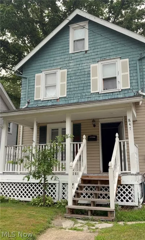847 Carlysle St, Akron, OH 44310