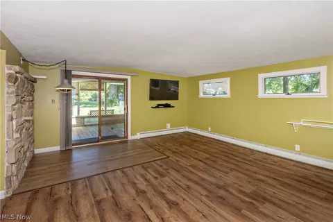 Living - 2804 Orchard Dr, Willoughby Hills, OH 44092 photo 5 of 7