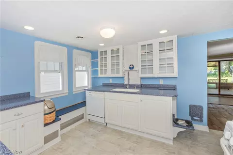 Kitchen - 2804 Orchard Dr, Willoughby Hills, OH 44092 photo 2 of 4