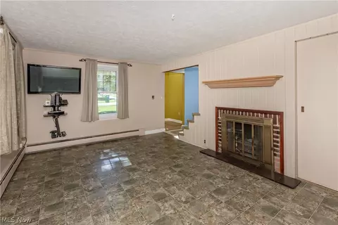 Living - 2804 Orchard Dr, Willoughby Hills, OH 44092 photo 1 of 7