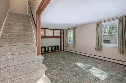 Living - 2804 Orchard Dr, Willoughby Hills, OH 44092 photo 4 of 7