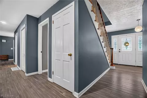 Entry Way - 12 Square Circle Dr, Madison, OH 44057 photo 2 of 8