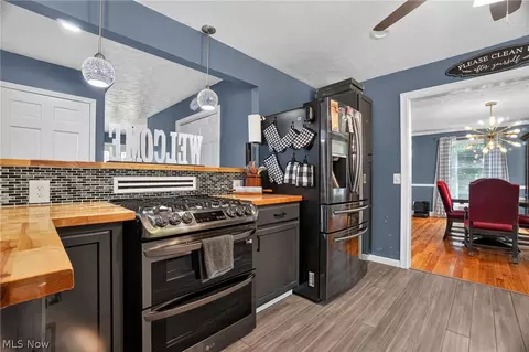 Kitchen - 12 Square Circle Dr, Madison, OH 44057 photo 4 of 5