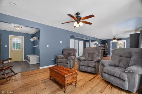 Entry Way - 12 Square Circle Dr, Madison, OH 44057 photo 5 of 8