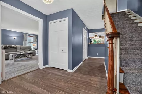 Entry Way - 12 Square Circle Dr, Madison, OH 44057 photo 3 of 8