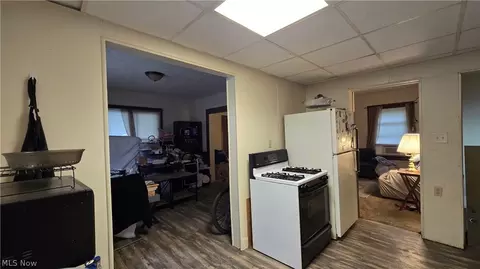 Entry Way - 442 Poland Ave, Struthers, OH 44471 photo 6 of 12