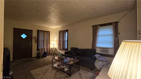 Entry Way - 442 Poland Ave, Struthers, OH 44471 photo 2 of 12
