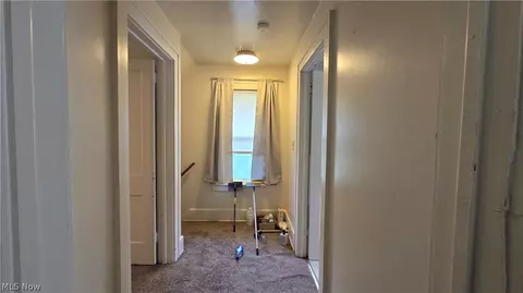 Entry Way - 442 Poland Ave, Struthers, OH 44471 photo 7 of 12