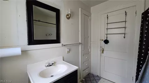 Bath - 442 Poland Ave, Struthers, OH 44471 photo 3 of 3