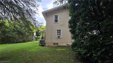 Exterior - 442 Poland Ave, Struthers, OH 44471 photo 1 of 4