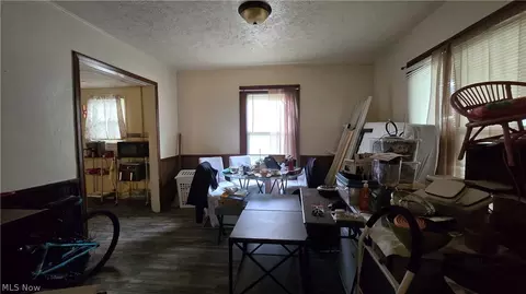 Entry Way - 442 Poland Ave, Struthers, OH 44471 photo 3 of 12