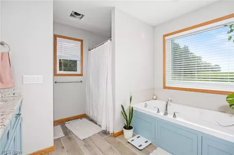 Bath - 227 Easton Rd, Creston, OH 44217 photo 1 of 5