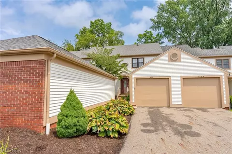 1856 Beechwood Ave NE, North Canton, OH 44720