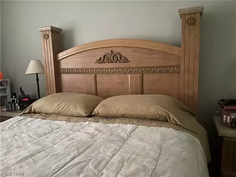 Bedroom - 696 Walnut Dr, Euclid, OH 44132 photo 2 of 2
