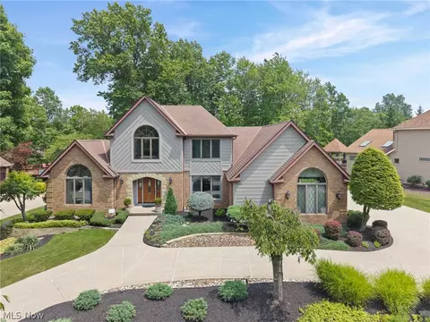 10683 Tudor Cir, North Royalton, OH 44133