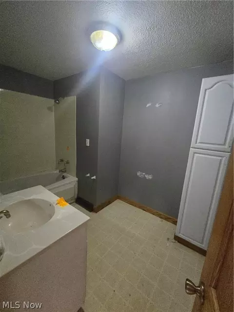 Bath - 4225 Hattrick Rd, Rootstown, OH 44272 photo 1 of 1