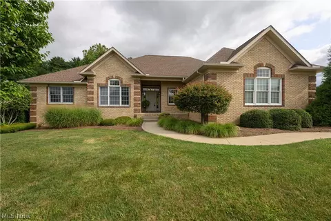 834 Forrest Ridge Dr, Dover, OH 44622