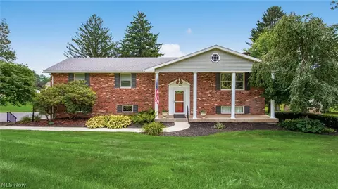2700 Stanway Dr, Zanesville, OH 43701