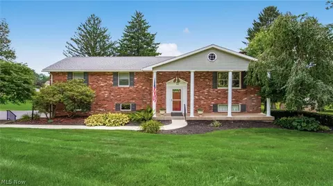 2700 Stanway Dr, Zanesville, OH 43701