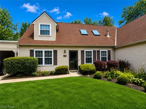 1747 Stone Crk, Twinsburg, OH 44087
