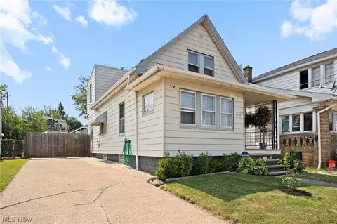 3270 W 122nd St, Cleveland, OH 44111