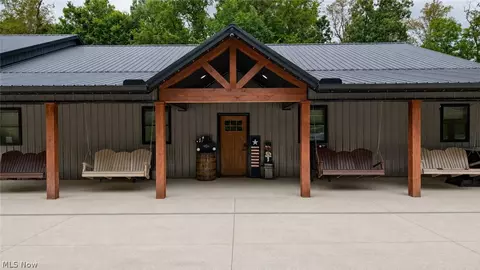 6168 SE Buckeye Hollow Rd SE, Uhrichsville, OH 44683