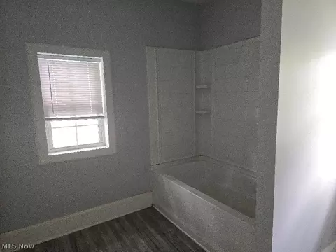 Bath - 355 12th, Elyria, OH 44035 photo 2 of 2