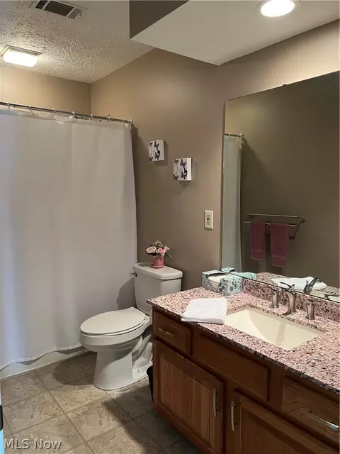 Bath - 403 Rivers Edge Dr, Huron, OH 44839 photo 3 of 4