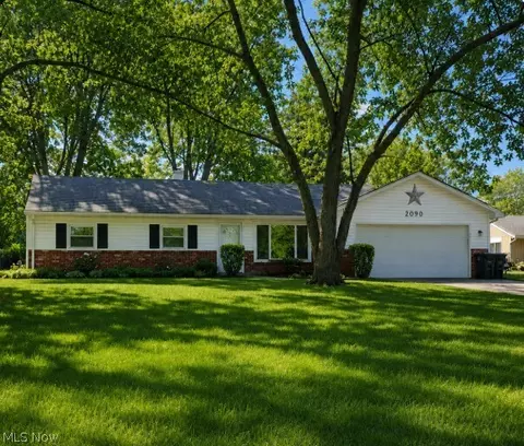 2090 Pinewood Dr, Brunswick, OH 44212