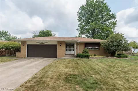 9933 Vista Dr, North Royalton, OH 44133