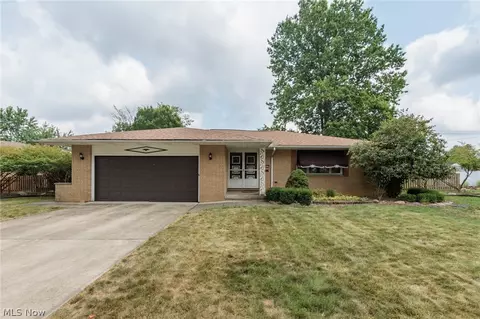 9933 Vista Dr, North Royalton, OH 44133