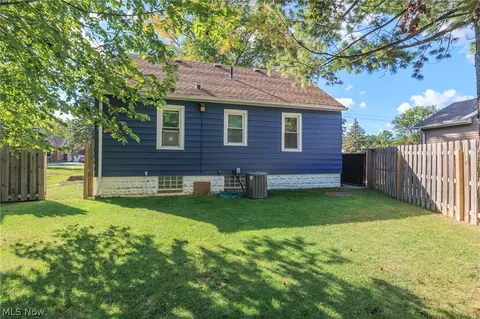 Exterior - 2415 E Ridgewood Dr, Seven Hills, OH 44131 photo 7 of 9