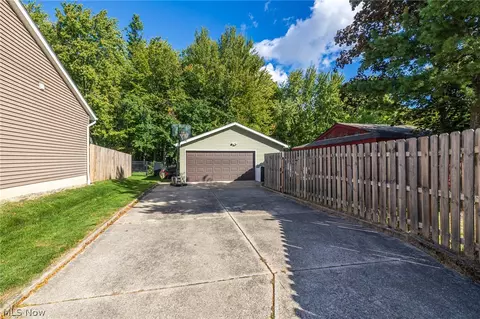 Other - 2415 E Ridgewood Dr, Seven Hills, OH 44131 photo 2 of 10
