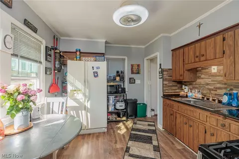 Kitchen - 2415 E Ridgewood Dr, Seven Hills, OH 44131 photo 1 of 5