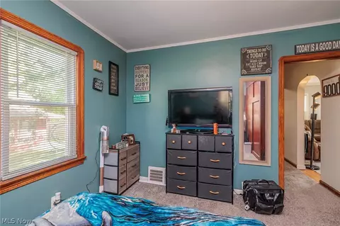 Bedroom - 2415 E Ridgewood Dr, Seven Hills, OH 44131 photo 3 of 6