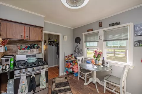 Kitchen - 2415 E Ridgewood Dr, Seven Hills, OH 44131 photo 4 of 5