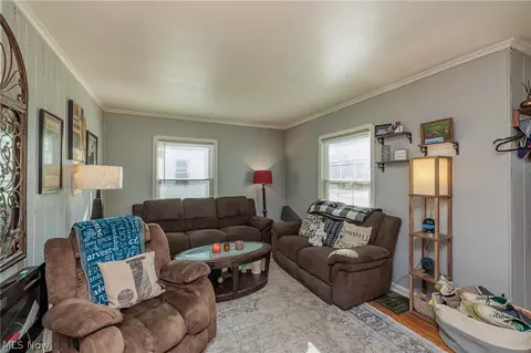 Living - 2415 E Ridgewood Dr, Seven Hills, OH 44131 photo 2 of 3
