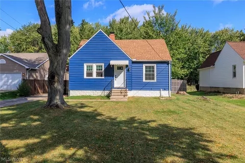Exterior - 2415 E Ridgewood Dr, Seven Hills, OH 44131 photo 9 of 9