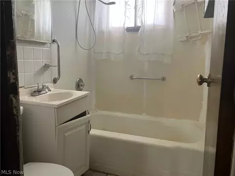 Bath - 1548 E 296th St, Wickliffe, OH 44092 photo 1 of 1